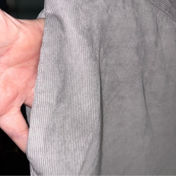 Alfred Dunner Women's Gray Lightweight Corduroy Proportioned Short Pants - Picture 3 of 7